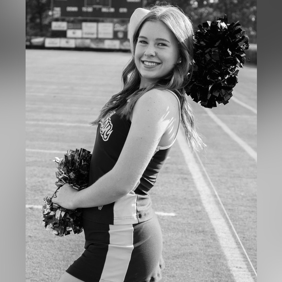 hi I’m maggie!! 🤍 - Picture 3 of 16